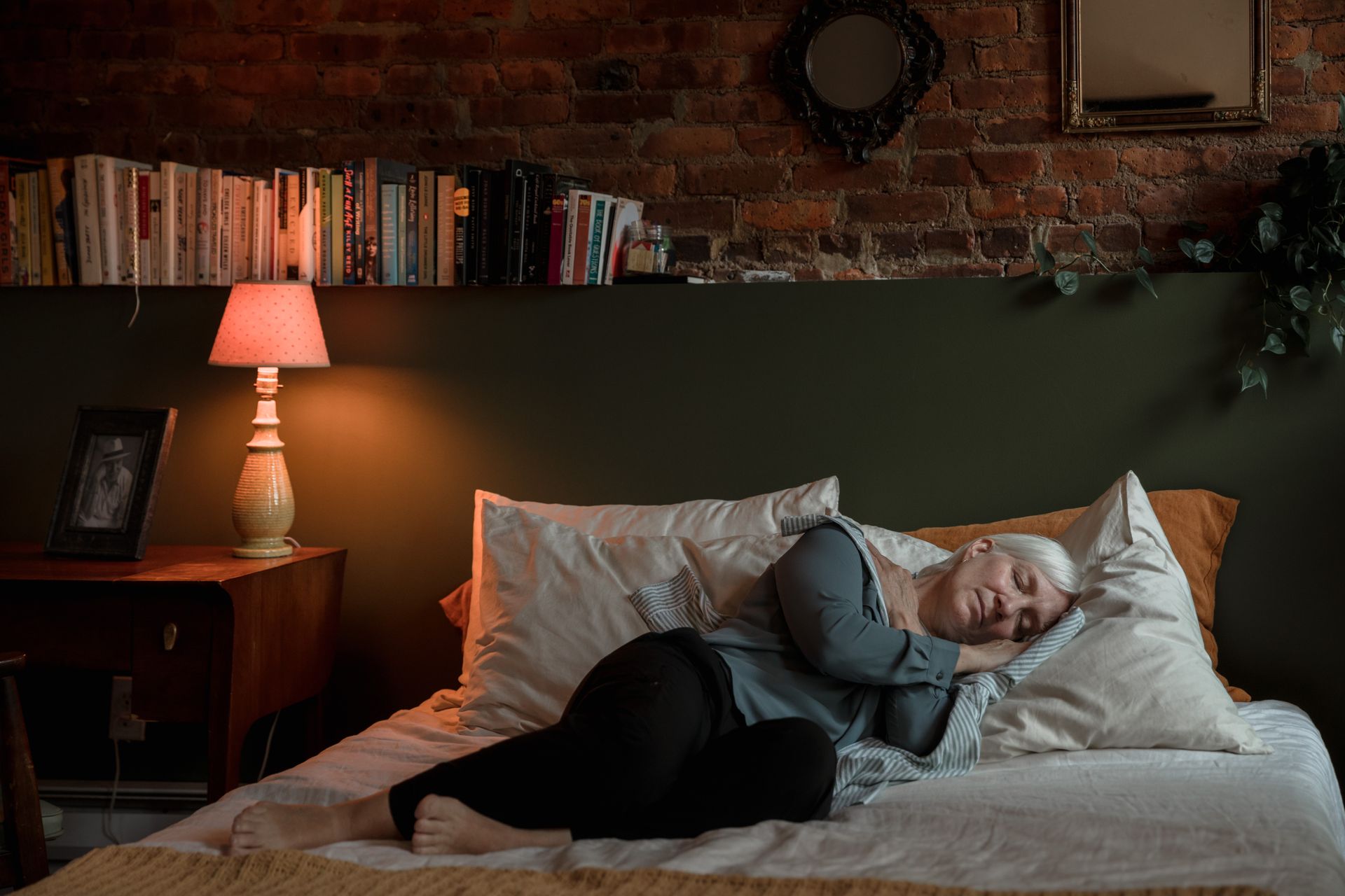 En este momento estás viendo Dormir bien también es cuidar: hábitos de sueño para personas mayores